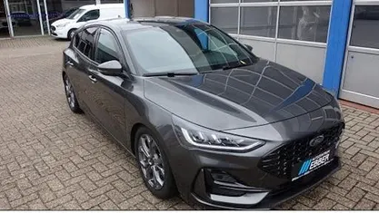 Begagnad Ford Focus ST-Line X 155 HK (114 kW) 2025 Grå Sedan