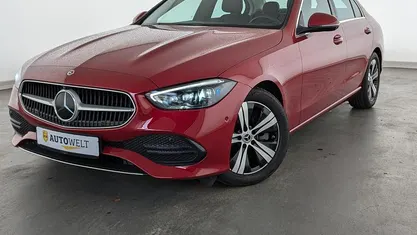 Gebraucht Mercedes C300 Avantgarde 265 PS (194 kW) 2023 Rot Limousine