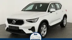 Crystal white perlglanzeffekt Neu 2025 Volvo XC40 Core SUV | 37.875 € (Superpreis)