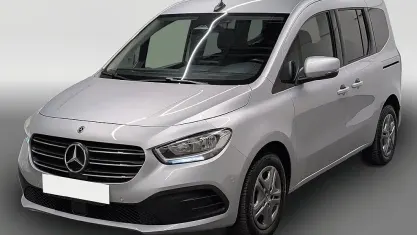 Gebraucht Mercedes T180 Style 131 PS (96 kW) 2024 Silber Van / Kleinbus