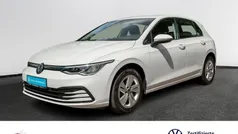 Pure white Gebraucht 2022 VW Golf VIII Life Limousine | 21.440 € (Fairer Preis)