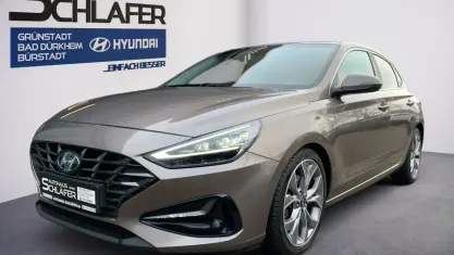 Gebraucht Hyundai i30 Prime 136 PS (100 kW) 2021 Silky bronze / met Limousine