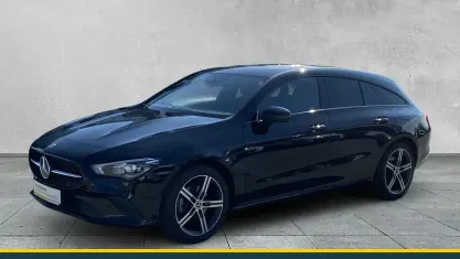 Gebraucht Mercedes CLA200 Shooting Brake 163 PS (119 kW) 2021 Schwarz Kombi
