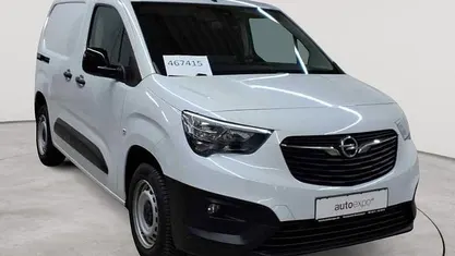 Gebraucht Opel Combo 102 PS (75 kW) 2024 Kaolin weiß Van