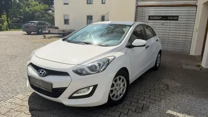 Gebraucht Hyundai i30 103 PS (75 kW) 2013 Weiß Limousine
