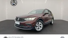 Braun Gebraucht 2021 VW Tiguan Life SUV | 24.480 € (Fairer Preis)