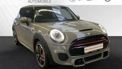Gebraucht Mini John Cooper Works 231 PS (169 kW) 2018 Moonwalk grey metallic Kleinwagen