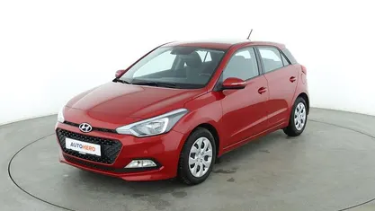 Rot Gebraucht 2018 Hyundai i20 Trend Limousine | 11.240 € (Fairer Preis)