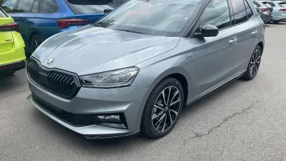 Neu Skoda Fabia Monte Carlo 150 PS (110 kW) 2026 Smokey diamond silver metallic / dach schwarz Kleinwagen