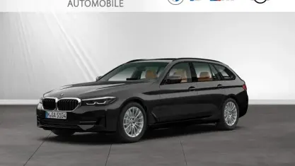 Gebraucht BMW 520 Sport Line 190 PS (139 kW) 2023 Black sapphire metallic Kombi