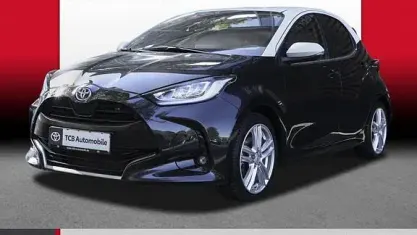 Gebraucht Toyota Yaris Elegant 116 PS (85 kW) 2021 Mysticschwarz mica / dach weiss Kleinwagen