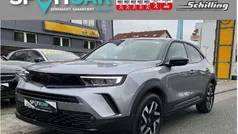 Quarz grau / schwarz Gebraucht 2024 Opel Mokka SUV | 21.390 € (Guter Preis)