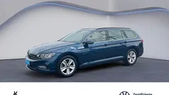 Blau Gebraucht 2023 VW Passat Business Kombi | 29.540 € (Guter Preis)