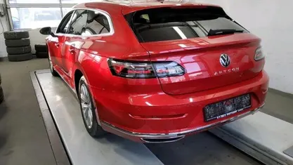 Gebraucht VW Arteon Elegance 190 PS (139 kW) 2022 Rot Limousine