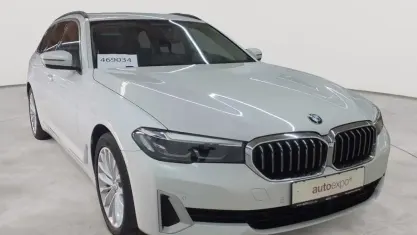 Gebraucht BMW 520 Luxury Line 184 PS (135 kW) 2023 Mineralweiß metallic Kombi