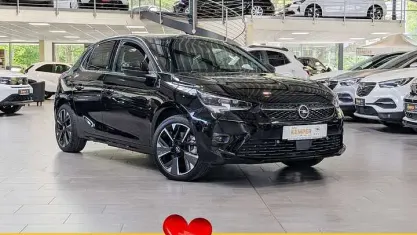 Używany Opel Corsa-e 100 kW (136 KM) 2023 Czarny Hatchback