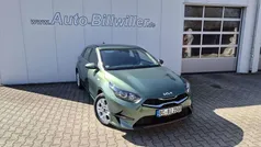 Experience green metallic Gebraucht 2025 Kia Ceed Vision Limousine | 25.490 € (Fairer Preis)