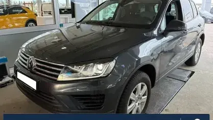 Käytetty VW Touareg Basis 262 HP (192 kW) 2016 Punainen Katumaasturi