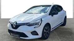 Weiß Gebraucht 2022 Renault Clio V Evolution Limousine | 13.885 € (Fairer Preis)