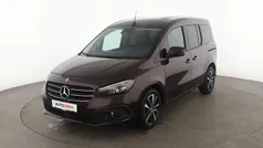 Rot Gebraucht 2023 Mercedes T180 Progressive Van / Kleinbus | 27.770 € (Fairer Preis)
