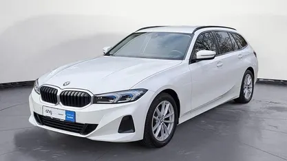 Weiß Gebraucht 2022 BMW 320 Shadowline Kombi | 24.990 € (Guter Preis)