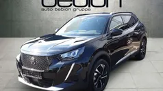 Lackierung schwarz perla nera/ Gebraucht 2023 Peugeot e-2008 Allure SUV | 22.900 € (Fairer Preis)