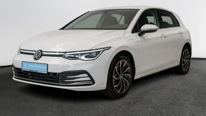 Gebraucht VW Golf VIII Style 204 PS (150 kW) 2022 Weiss / pure white Limousine