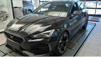 Używany Cupra Leon 150 KM (110 kW) 2023 Czarny Sedan/Limuzyna