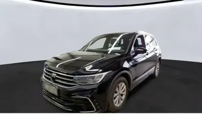 Gebraucht VW Tiguan R-line 150 PS (110 kW) 2024 Schwarz SUV