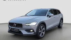 Vapour grey Gebraucht 2023 Volvo V60 CC Kombi | 38.590 € (Fairer Preis)
