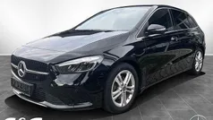 Metalliclack kosmosschwarz Gebraucht 2024 Mercedes B200 Progressive Van / Kleinbus | 33.477 € (Fairer Preis)