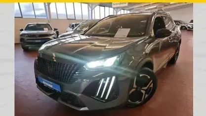 Gebraucht Peugeot 2008 Allure 101 PS (74 kW) 2024 Grau/typ aussenverkleidung met SUV