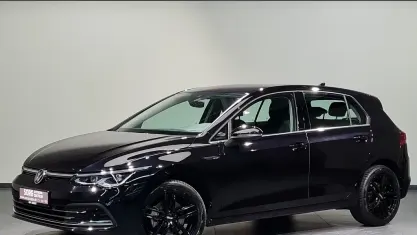 Gebraucht VW Golf VIII Style 131 PS (96 kW) 2023 Schwarz, deep black perleffekt Limousine