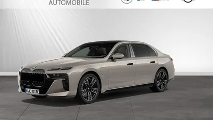 Usado BMW 750e M Sport 489 HP (359 kW) 2024 Cinzento Sedan