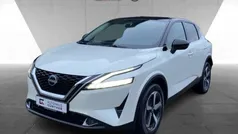 Pearl white/black m Gebraucht 2023 Nissan Qashqai N-Connecta SUV | 27.790 € (Fairer Preis)