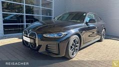 Saphirschwarz metallic Gebraucht 2024 BMW i4 Efficient Dynamics Limousine | 47.349 € (Guter Preis)