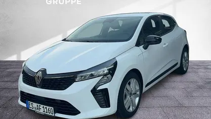 Weiß Gebraucht 2022 Renault Clio V Evolution Limousine | 16.999 € (Fairer Preis)