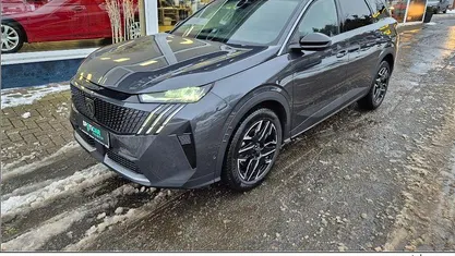 Gebraucht Peugeot 5008 Allure 136 PS (100 kW) 2025 Grau Limousine