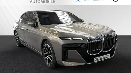 Gebraucht BMW 740 M Sport 299 PS (219 kW) 2025 Oxidgrau ii metallic Limousine