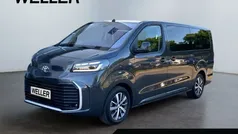 Silber Gebraucht 2024 Toyota Proace Verso Team Kombi | 42.490 € (Fairer Preis)