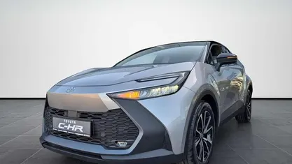 Neu Toyota C-HR 140 PS (102 kW) 2025 Shimmering silver metallic/schwarz SUV