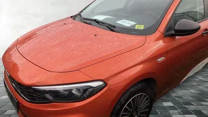 Orange Gebraucht 2023 Fiat Tipo Cross Kombi | 19.999 € (Guter Preis)