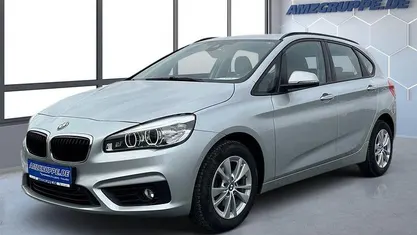 Silber met Gebraucht 2017 BMW 220 Active Tourer Advantage Van / Kleinbus | 15.890 € (Fairer Preis)