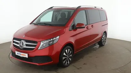 Rot Gebraucht 2023 Mercedes V220 Edition Van / Kleinbus | 49.780 € (Fairer Preis)