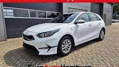 Deluxeweiß metallic Neu 2025 Kia Ceed Vision SUV | 23.090 € (Guter Preis)