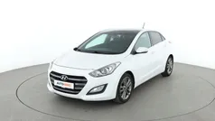 Weiß Gebraucht 2016 Hyundai i30 Passion Limousine | 10.950 € (Fairer Preis)