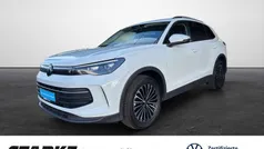 Pure white Gebraucht 2024 VW Tiguan Life SUV | 35.390 € (Fairer Preis)