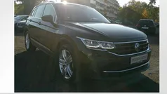 Deep black perleffekt Gebraucht 2024 VW Tiguan Move SUV | 31.990 € (Guter Preis)