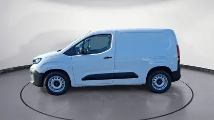 Neu Peugeot E-Partner 100 kW (136 PS) 2025 Kaolinweiß Van / Kleinbus
