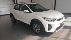 Weiß Gebraucht 2024 Kia Stonic Vision SUV | 19.490 € (Fairer Preis)